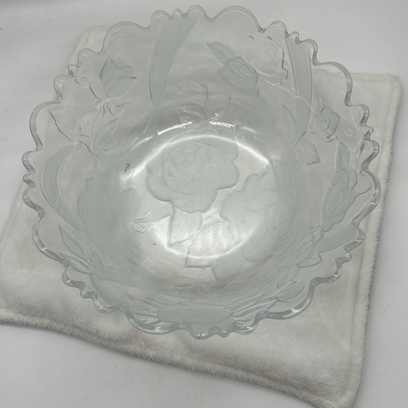 Artisan Glass Bowl w/Raised Large Roses/Ribbons Throughout & Ruffled Edges - Picture 2 of 7